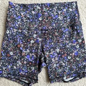 Lululemon Align 6” Shorts size 8